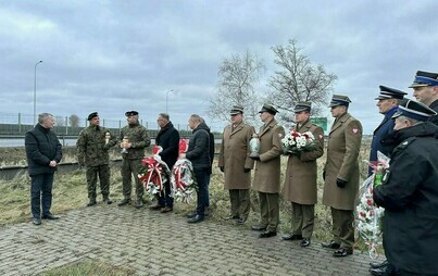 Zdjęcie do Upamiętniliśmy czołgist&oacute;w