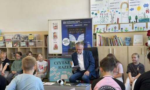 Zdjęcie do Og&oacute;lnopolska akcja "CZYTAJ DZIECIOM"