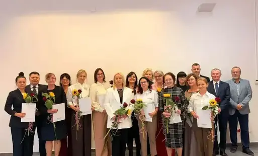 Zdjęcie do Wręczono wyr&oacute;żnienia nauczycielom gminnych plac&oacute;wek