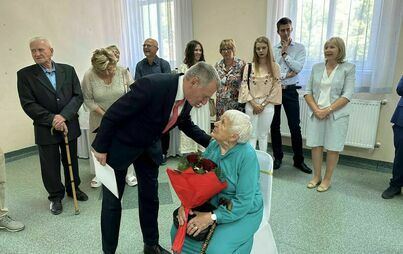 Zdjęcie do Jubileusz urodzin Pani Łabędzkiej 